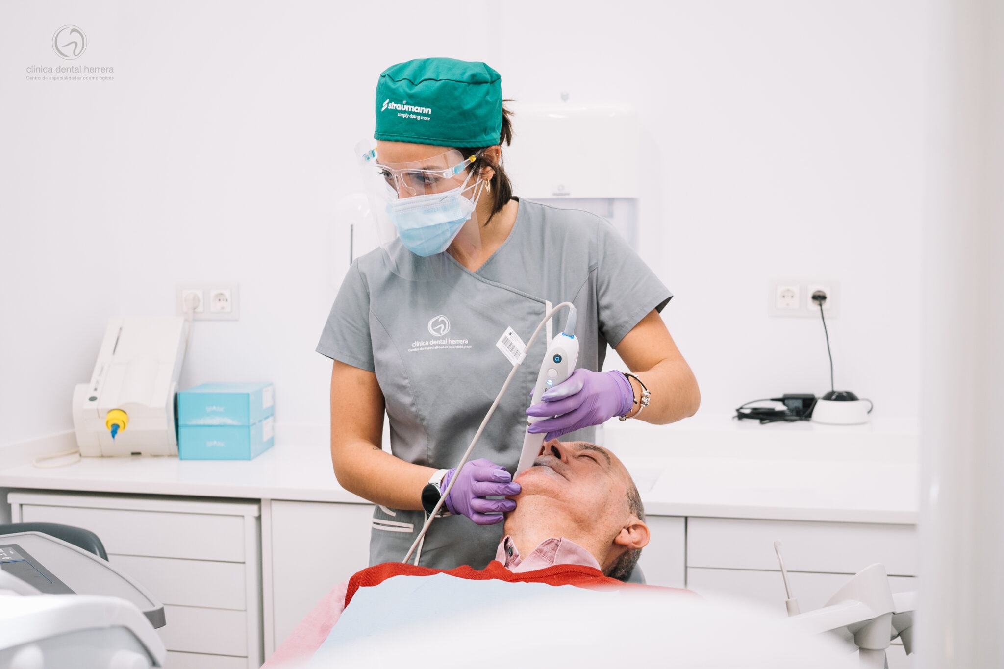 Clínica Dental Herrera perfecciona las impresiones digitales con la dotación de nuevos escáneres intraorales