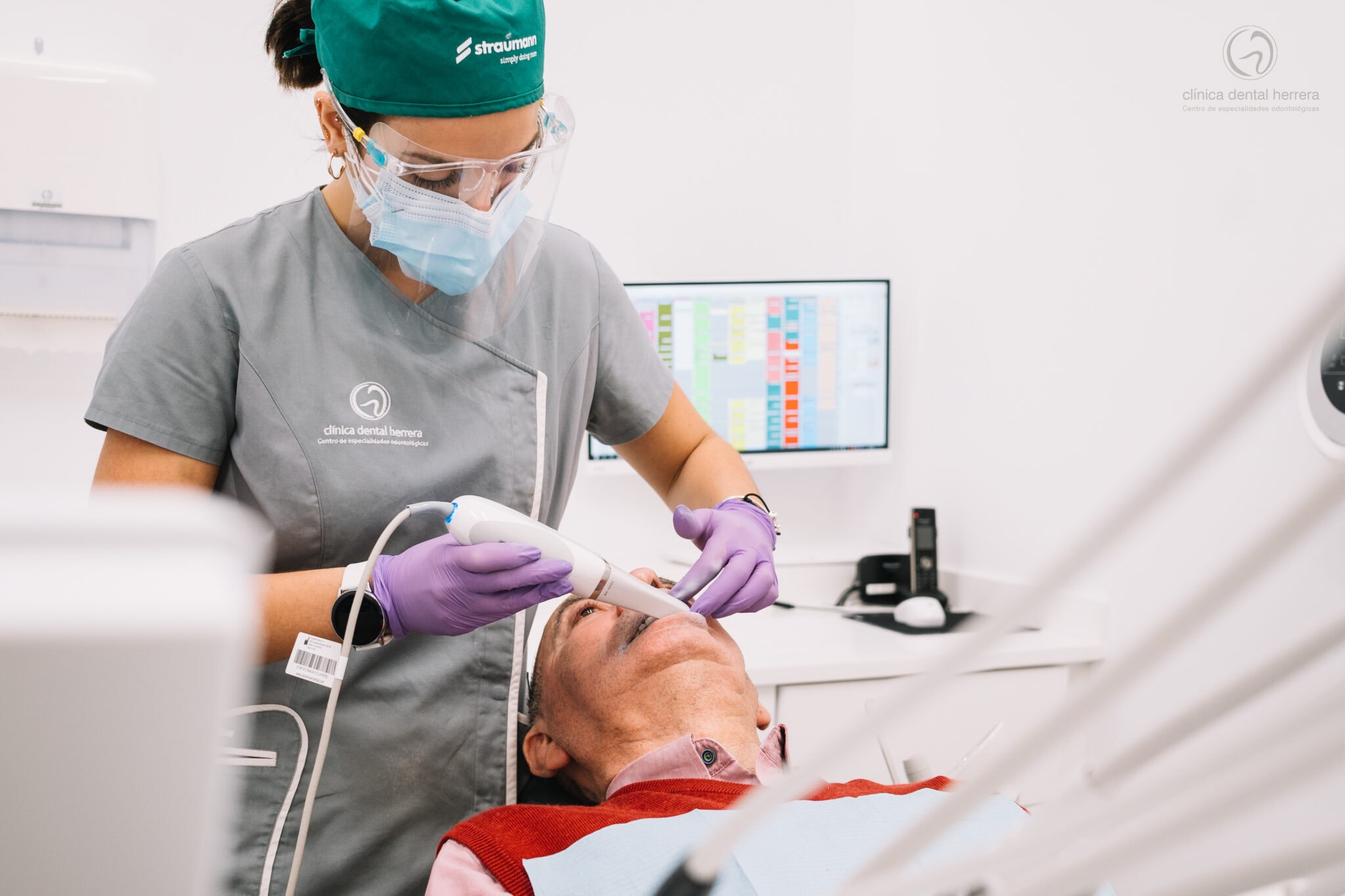 Clínica Dental Herrera perfecciona las impresiones digitales con la dotación de nuevos-escáneres-intraorales